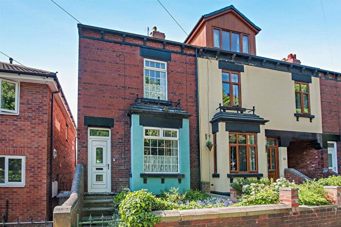 3 Bedroom End Terrace House For Sale In Station Road, Royston, Barnsley, S71