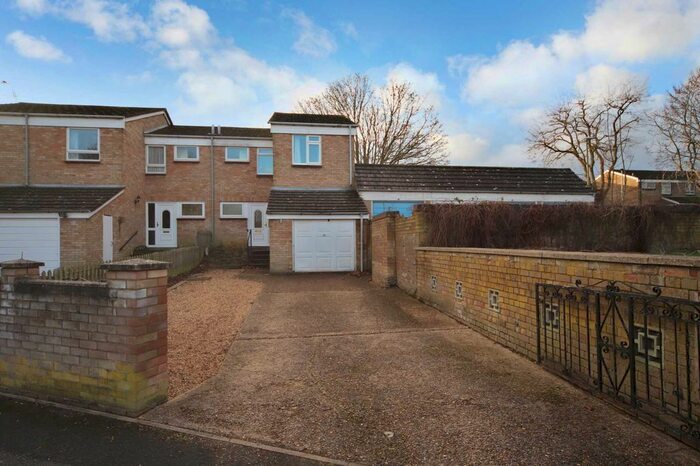 3 Bedroom Semi-Detached House To Rent In Rosebery Way, Tring, HP23