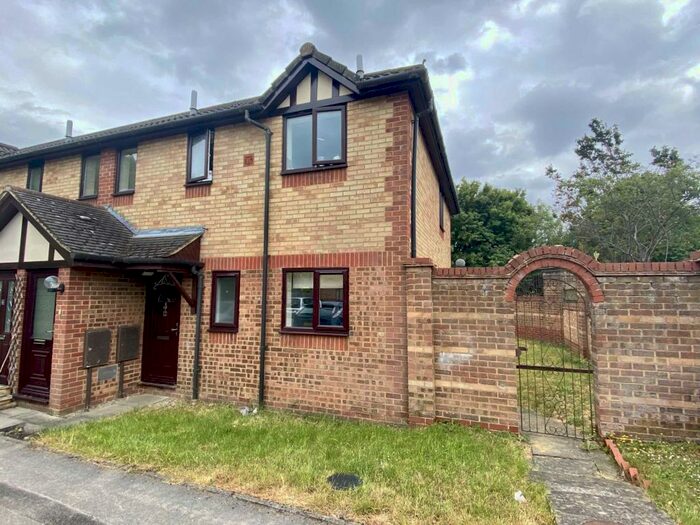 1 Bedroom Flat To Rent In Penncress Way, Newport Pagnell, MK16