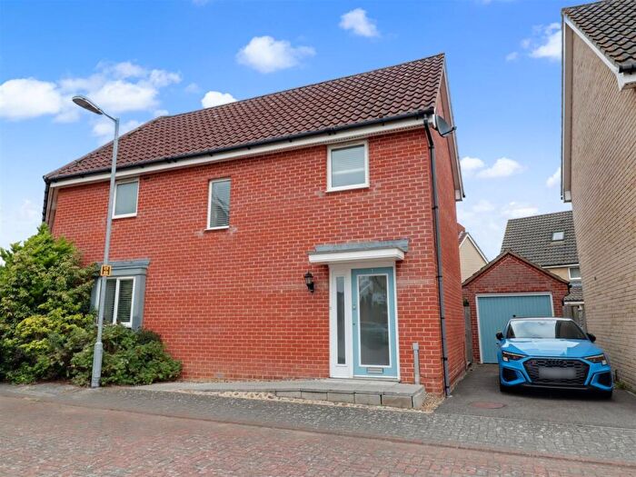 3 Bedroom Semi-Detached House For Sale In Magpie Close, Costessey, NR8