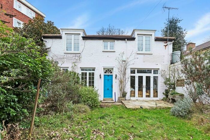 3 Bedroom Flat To Rent In Landridge Road, London SW6