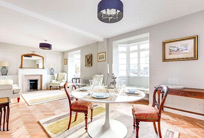 4 Bedroom Flat To Rent In Latymer Court, Hammersmith Road, W6