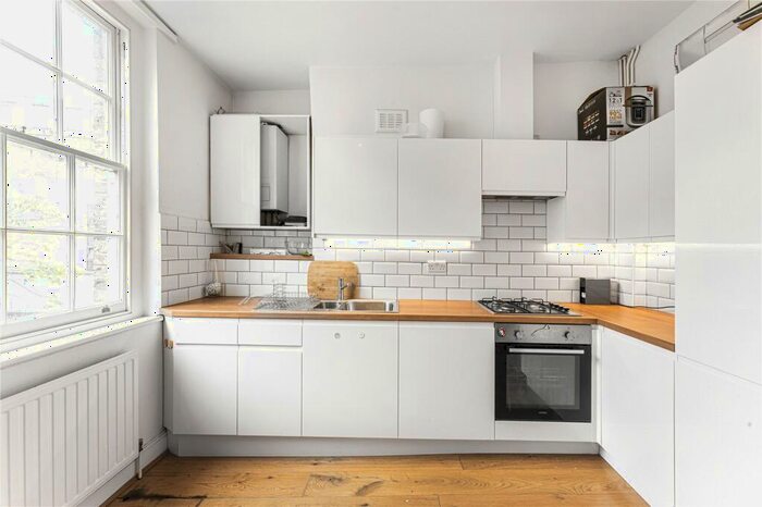 2 Bedroom Apartment To Rent In Commercial Road, London, E14