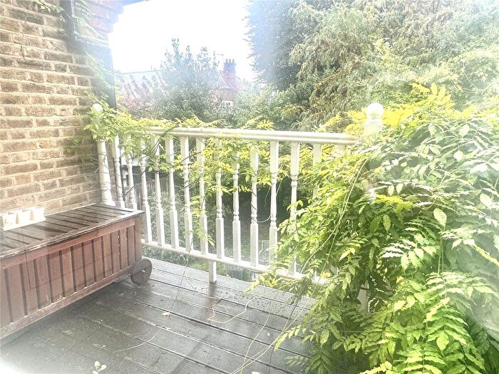 Studio To Rent In Malbrook Road, London, SW15