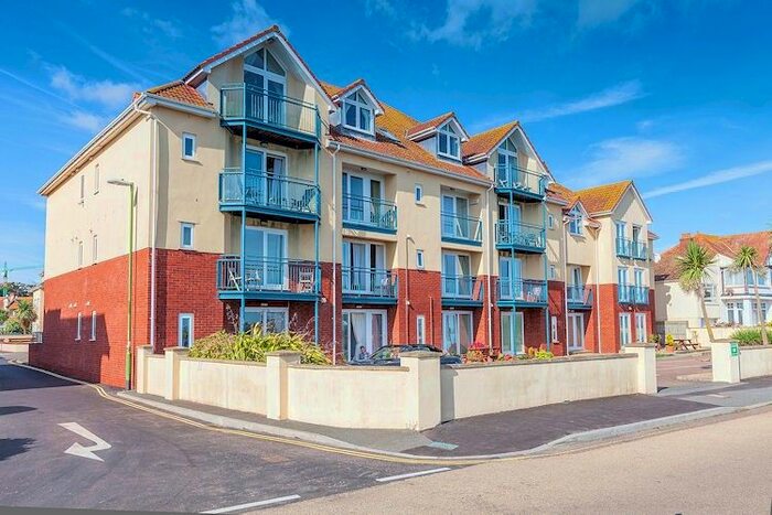 2 Bedroom Flat To Rent In Marine Drive, Paignton, TQ3