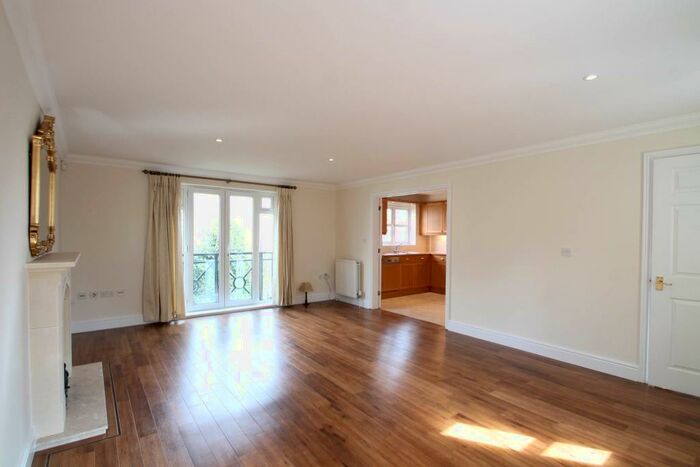 3 Bedroom Town House To Rent In Langham Park Place, Bromley, BR2