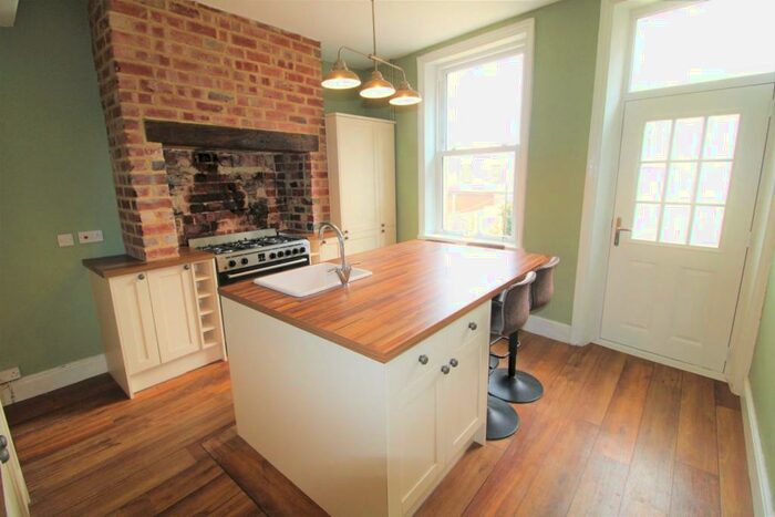 4 Bedroom House To Rent In De Ferrieres Avenue, Harrogate, HG1