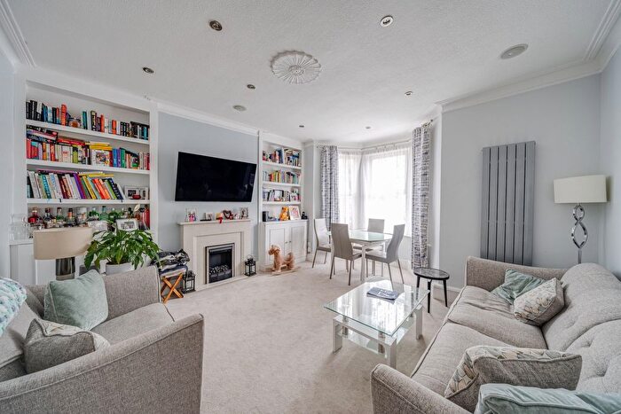 3 Bedroom Flat For Sale In Charteris Road, NW6