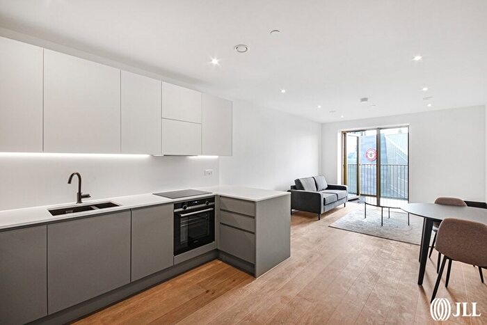 1 Bedroom Flat To Rent In Capital Interchange Way, Brentford, TW8