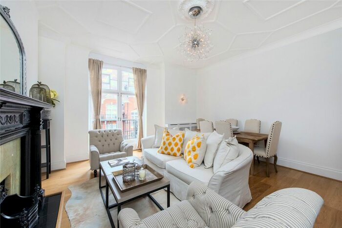 3 Bedroom Flat To Rent In Chiltern Street, Marylebone, London, W1U