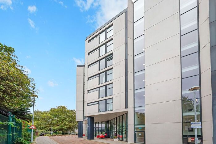 2 Bedroom Flat To Rent In Colonial Drive, London, W4