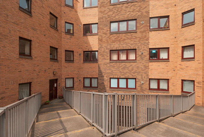 3 Bedroom Flat To Rent In East Parkside Newington United Kingdom, EH16