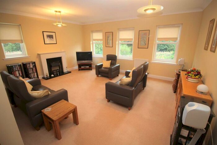 2 Bedroom Flat For Sale In Harbourside, Inverkip, Greenock PA16