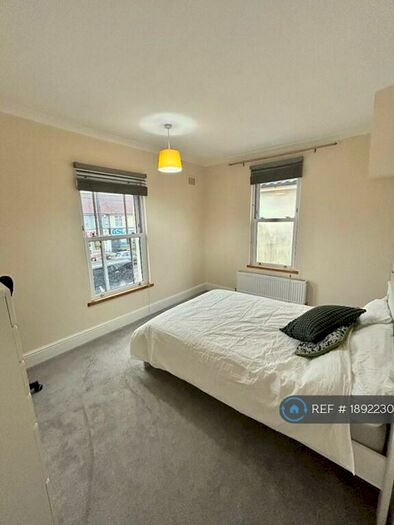 4 Bedroom End Of Terrace House To Rent In Southmead Road, Westbury-On-Trym, Bristol, BS10