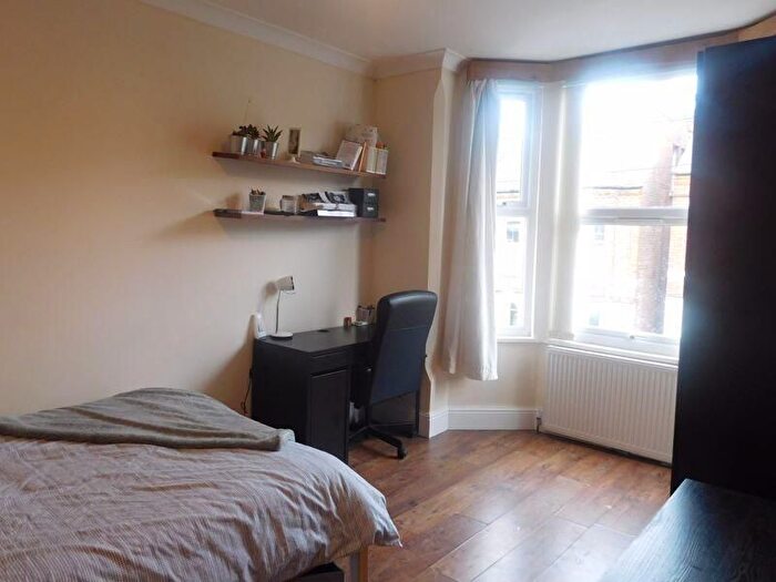 6 Bedroom Semi-Detached House To Rent In Johnson Road, Nottingham, NG7