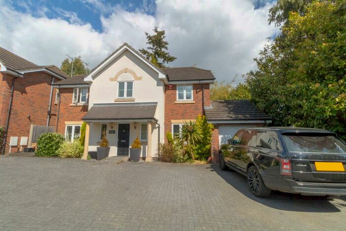 4 Bedroom Detached House To Rent In Mandeville Close, Broxbourne, EN10