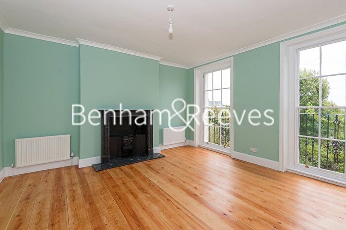 3 Bedroom Houseboat To Rent In Southwood Lane, Highgate, N6