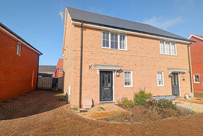 2 Bedroom Semi Detached House For Sale In , Myrtle Lane, Red Lodge, Suffolk, IP28