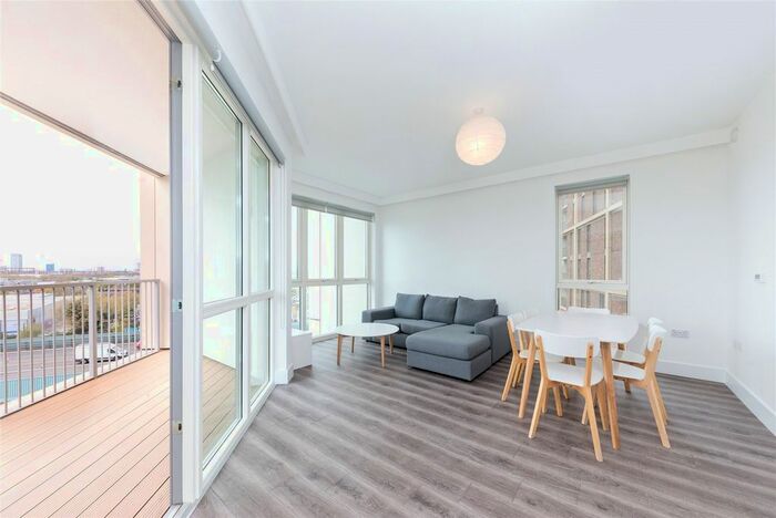 2 Bedroom Flat To Rent In Silvertown Way, Canary Wharf, E16