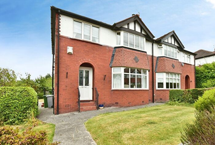 3 Bedroom Semi-detached House For Sale In Highfield Road, Hale, Altrincham, Greater Manchester, WA15