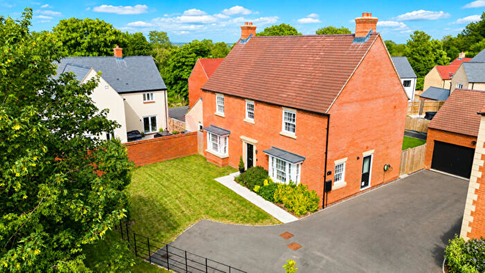 5 Bedroom Detached House For Sale In Aintree Avenue, Towcester, Northamptonshire, NN12