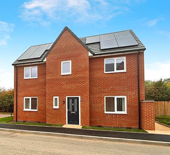 4 Bedroom Detached House For Sale In Brick Kiln Road, Raunds, Wellingborough, NN9