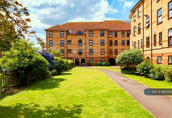 1 Bedroom Flat To Rent In Latchingdon Court, London, E17