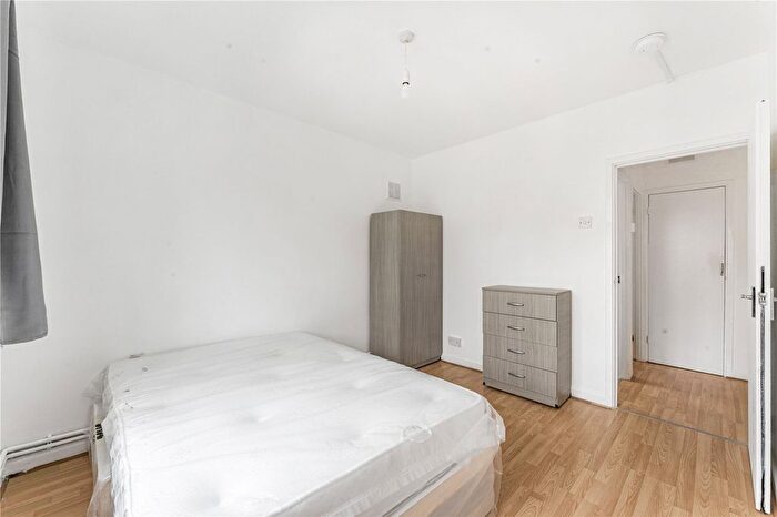 3 Bedroom Flat To Rent In Queensbridge Road, Haggerston, London, E2