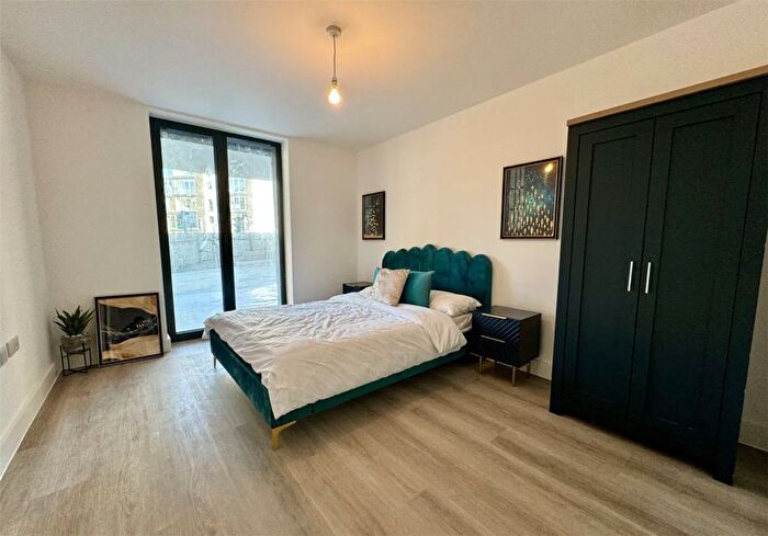 2 Bedroom Flat To Rent In Farmborough Road, Aldershot, GU11