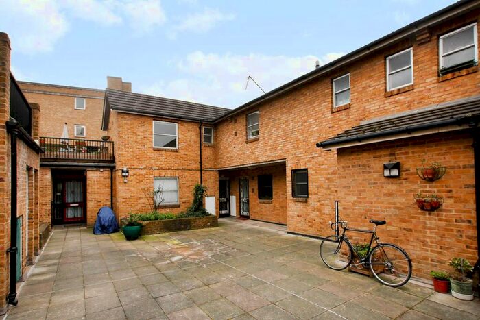 1 Bedroom Flat To Rent In Collinson Walk, Southwark, London, SE1