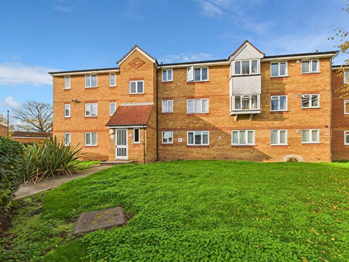 1 Bedroom Studio For Sale In Redford Close, Feltham, Middlesex, TW13