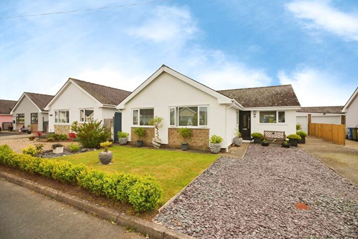 4 Bedroom Bungalow For Sale In Cefn Y Gader, Morfa Bychan, Porthmadog, Gwynedd, LL49
