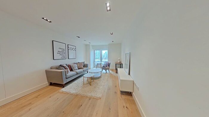 2 Bedroom Flat To Rent In Keybridge Tower, Nine Elms, SW8