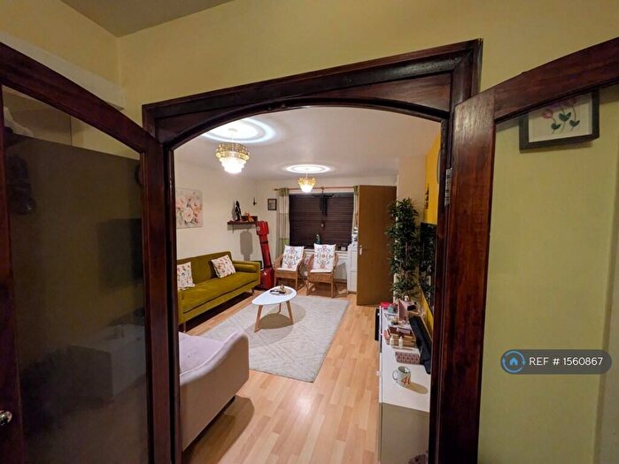 3 Bedroom Terraced House To Rent In Gardeners Court, Leeds, LS10