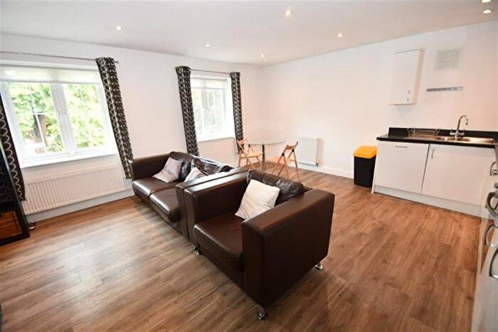2 Bedroom Flat To Rent In Borough Road, Godalming, GU7