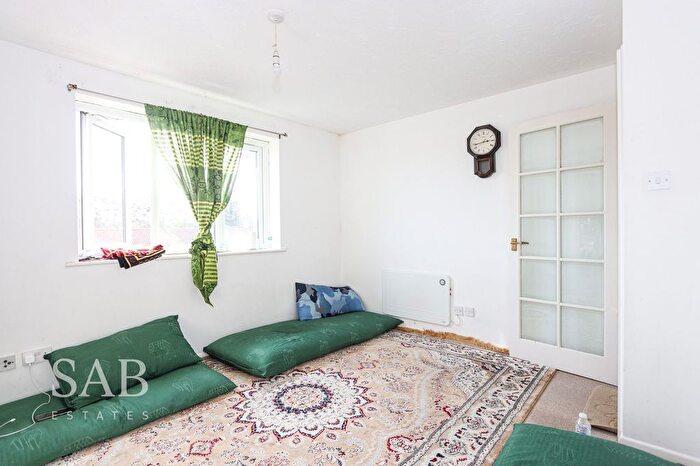 1 Bedroom Flat To Rent In Burket Close, Southall, UB2