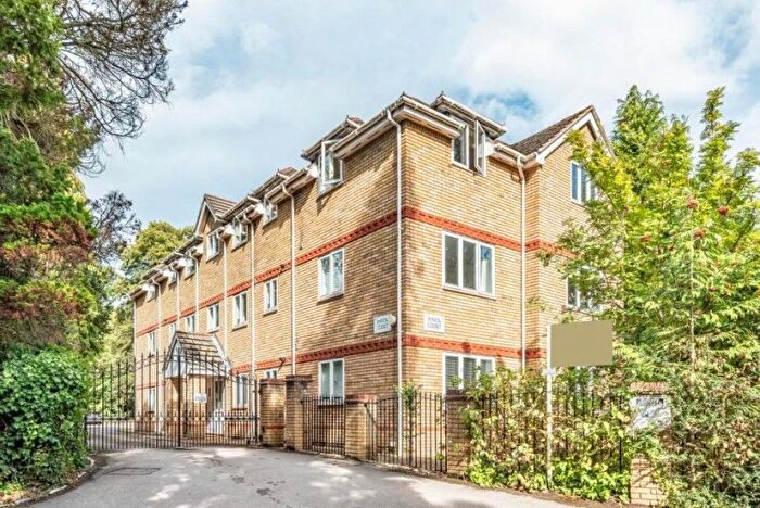 2 Bedroom Flat To Rent In Garfield Road, Camberley, GU15