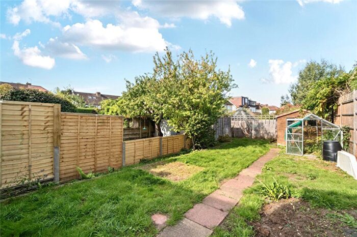 3 Bedroom End Of Terrace House For Sale In Franklyn Road, Walton-On-Thames, KT12