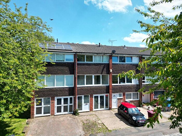 4 Bedroom Town House To Rent In Hillbrow, Reading, RG2