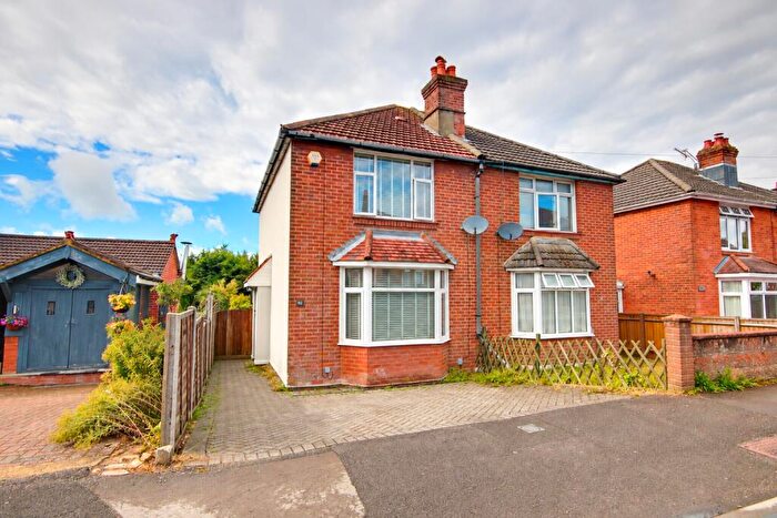 3 Bedroom Semi-Detached House For Sale In Guide Price £, - £, ! Bitterne Park! Parking! Beautiful Presentation!, SO18