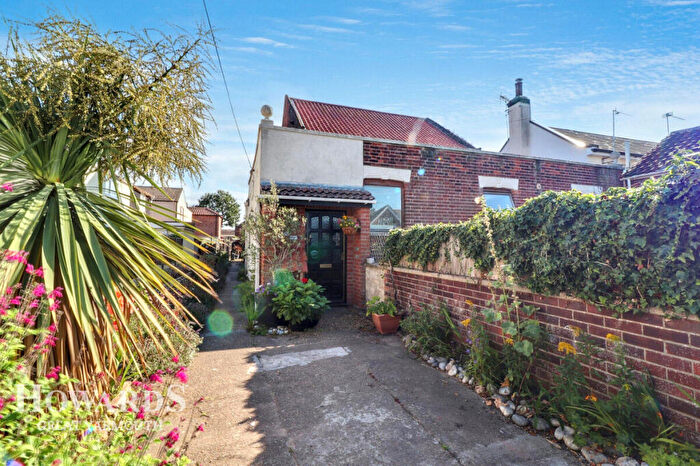 5 Bedroom Link Detached House For Sale In Beach Road, Caister-on-Sea, NR30