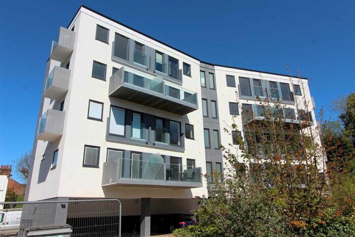 2 Bedroom Flat To Rent In Priory Court, Old London Road, St Albans, AL1