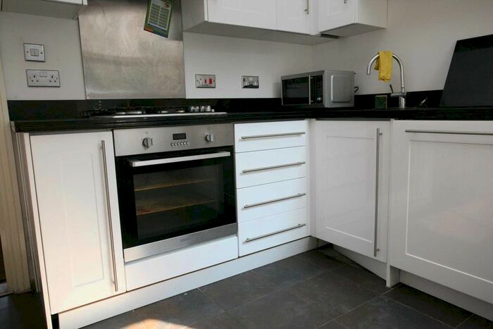 1 Bedroom Flat To Rent In Harmsworth Street, London, SE17