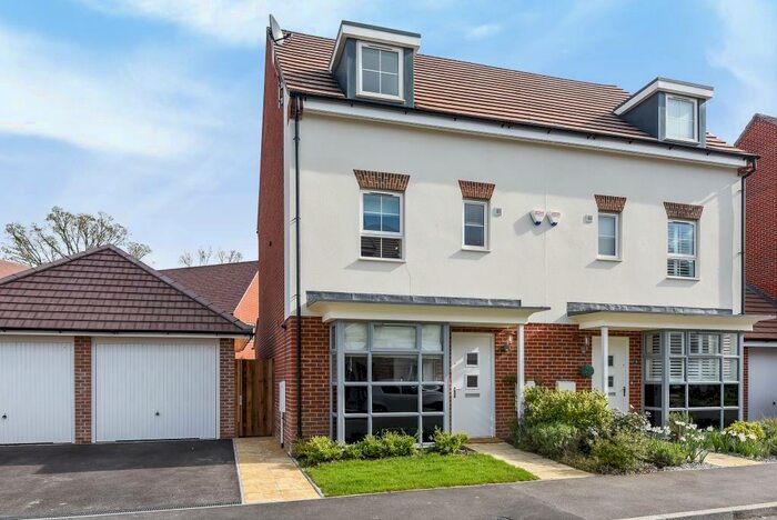 4 Bedroom Town House To Rent In Montague Park, Wokingham, RG40