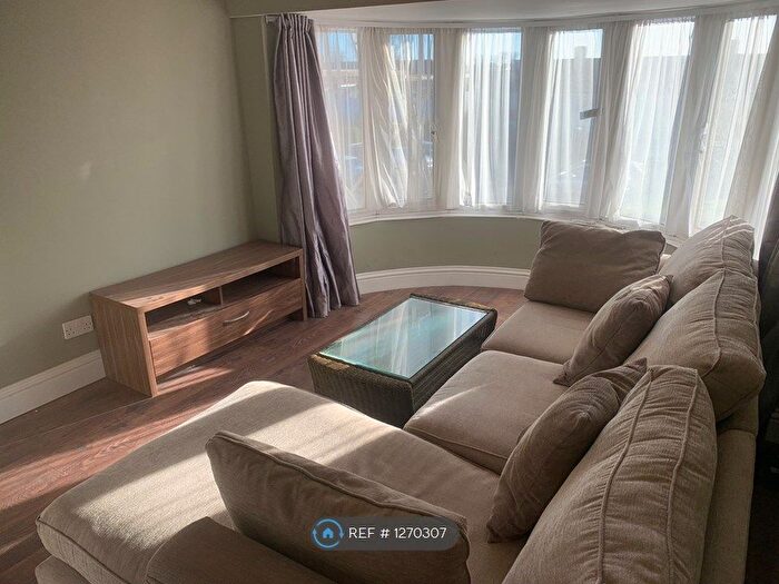 1 Bedroom Maisonette To Rent In Cumberland Avenue, Slough, SL2