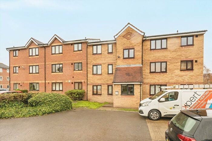 1 Bedroom Flat For Sale In Redford Close, Feltham, TW13