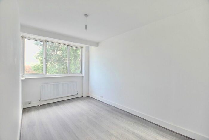 4 Bedroom Semi-Detached House To Rent In Stevenage Road, London, E6