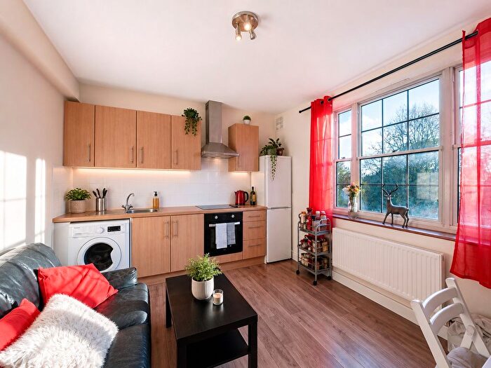 3 Bedroom Flat For Sale In William Bonney Estate, London, SW4