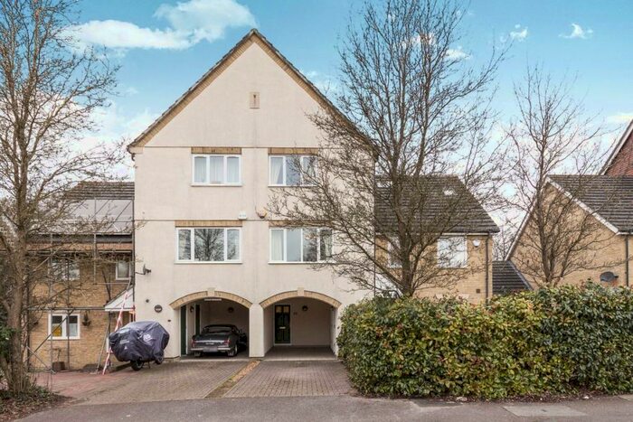 3 Bedroom Town House To Rent In Oakey Drive, Wokingham, RG40