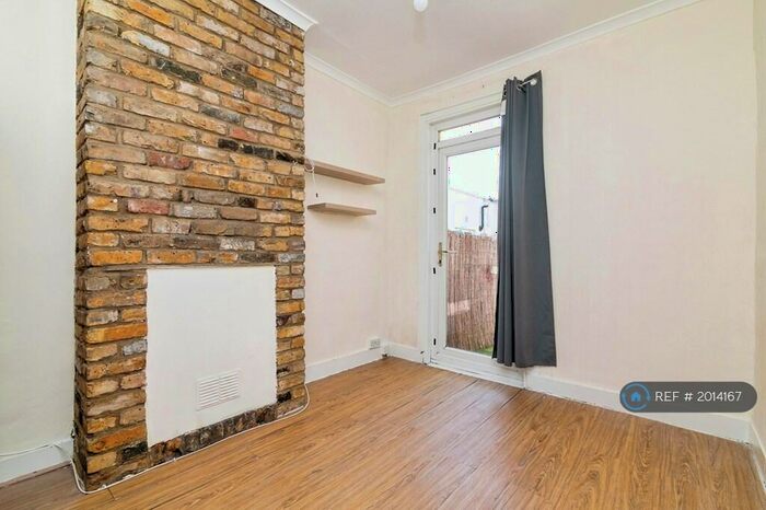 1 Bedroom Flat To Rent In Seaford Road, London, N15